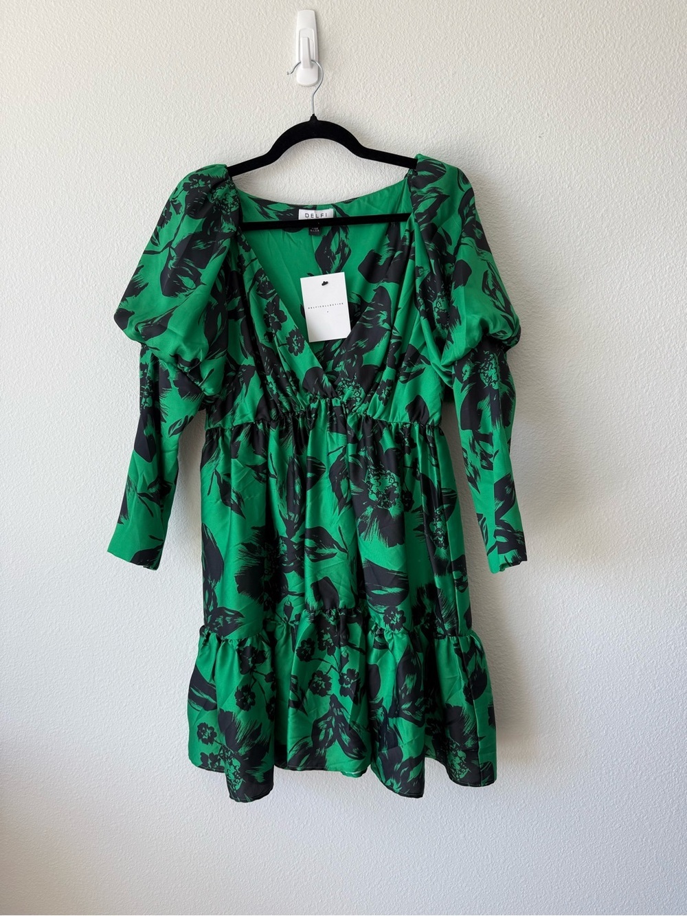 NWT DELFI COLLECTIVE
VICTORIA DRESS - GREEN